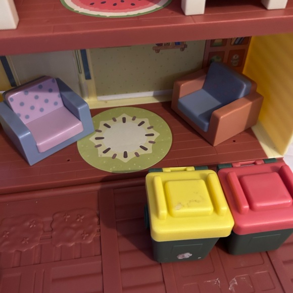 Bluey Heeler Family Celebration Home & Backyard Playset with Figurines - Picture 5 of 9